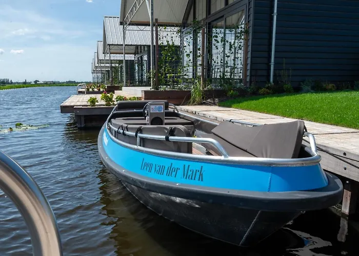 4 To 6 Persons Waterfront Villa
