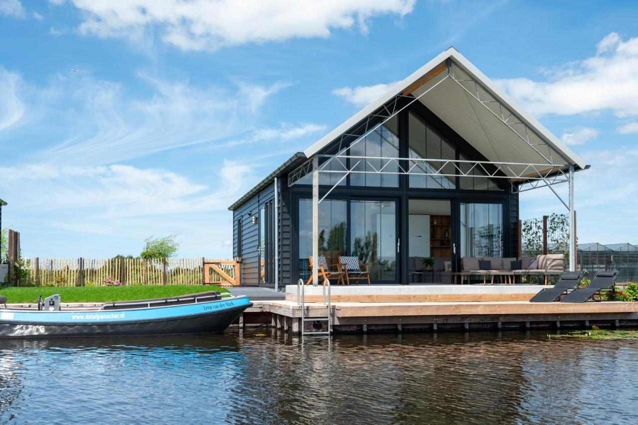 4 To 6 Persons Waterfront