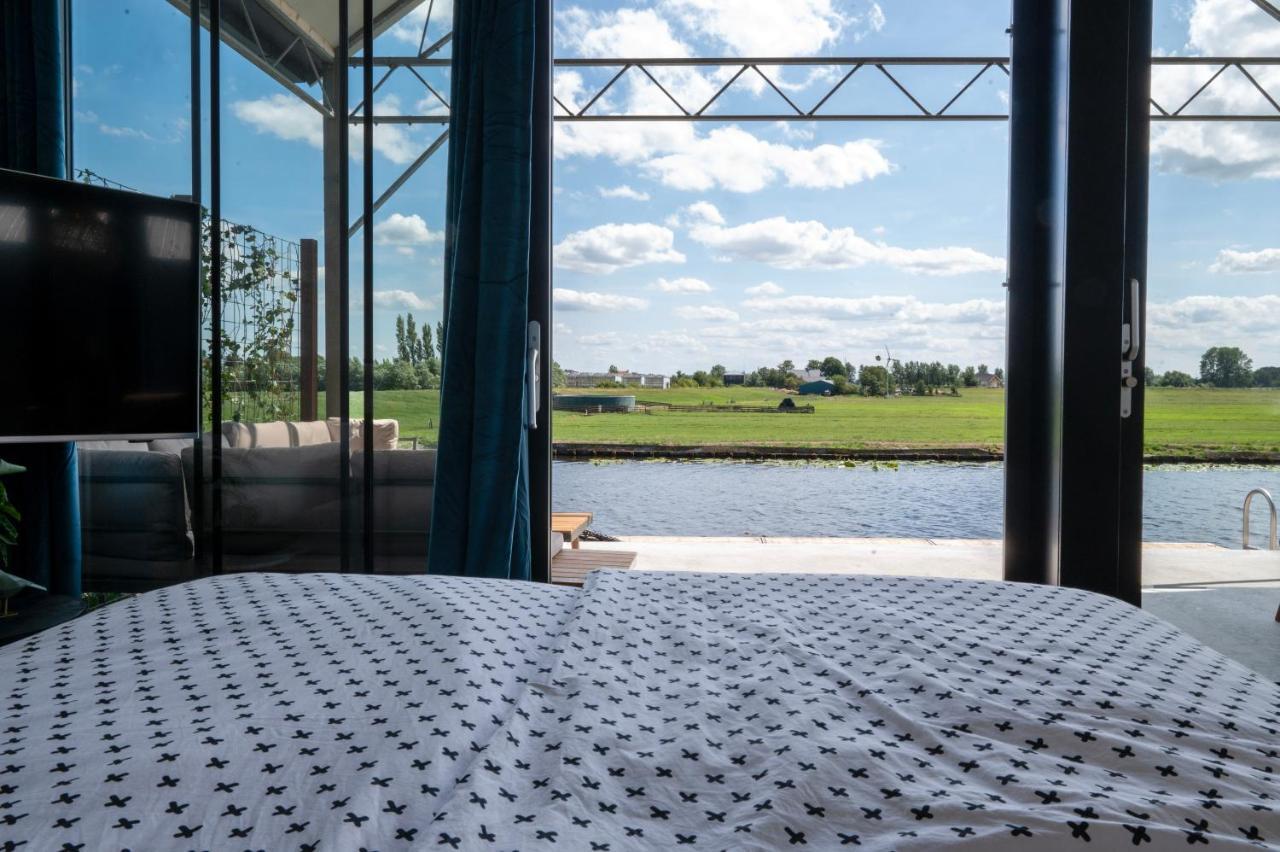 4 To 6 Persons Waterfront Roelofarendsveen