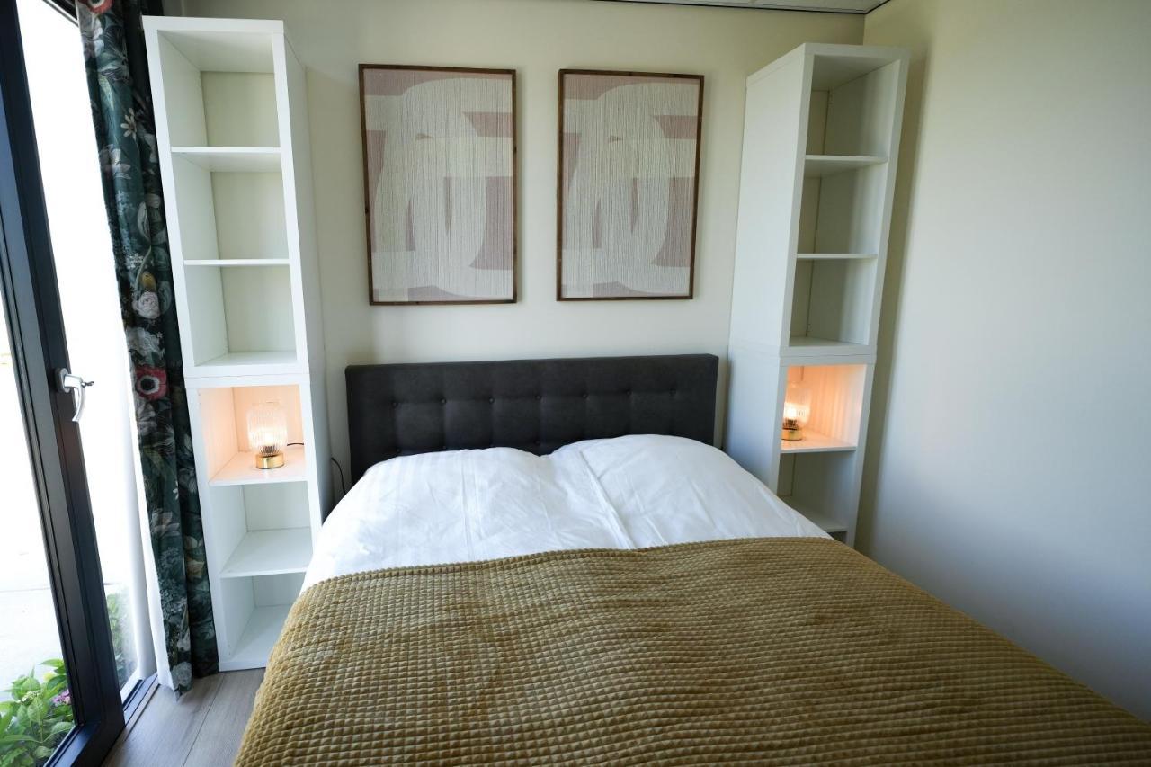 Villa 4 To 6 Persons Waterfront Roelofarendsveen